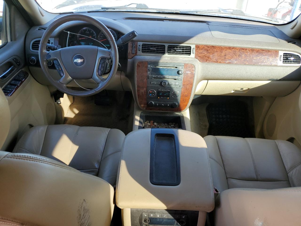 2010 Chevrolet Suburban VIN 1GNUKJE32AR172023 photo 8