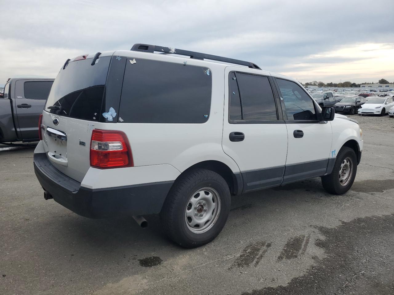 2013 Ford Expedition VIN 1FMJU1G52DEF60123 photo 3