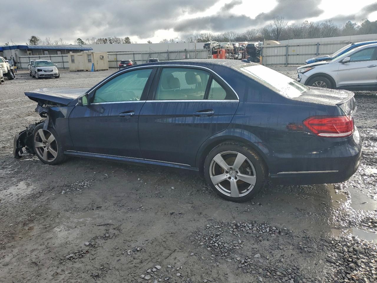 2016 Mercedes-Benz E-class VIN WDDHF8JB0GB267594 photo 2