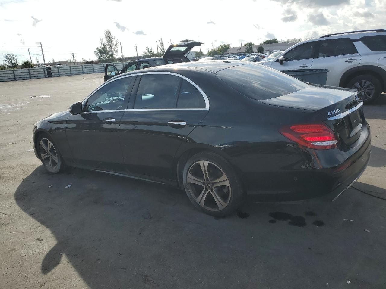 2018 Mercedes-Benz E-class VIN WDDZF4JB3JA389196 photo 2
