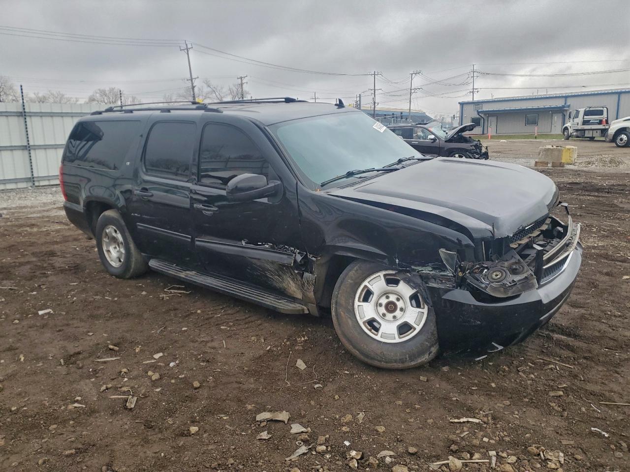 2014 Chevrolet Suburban VIN 1GNSKJE76ER210739 photo 4