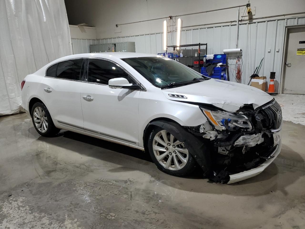 2015 Buick Lacrosse VIN 1G4GB5G34FF302625 photo 4