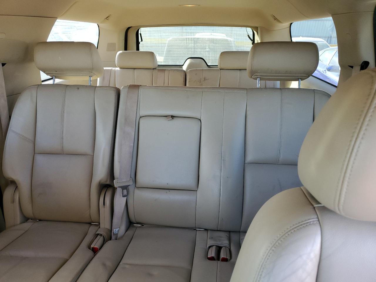 2010 Chevrolet Suburban VIN 1GNUKJE32AR172023 photo 10