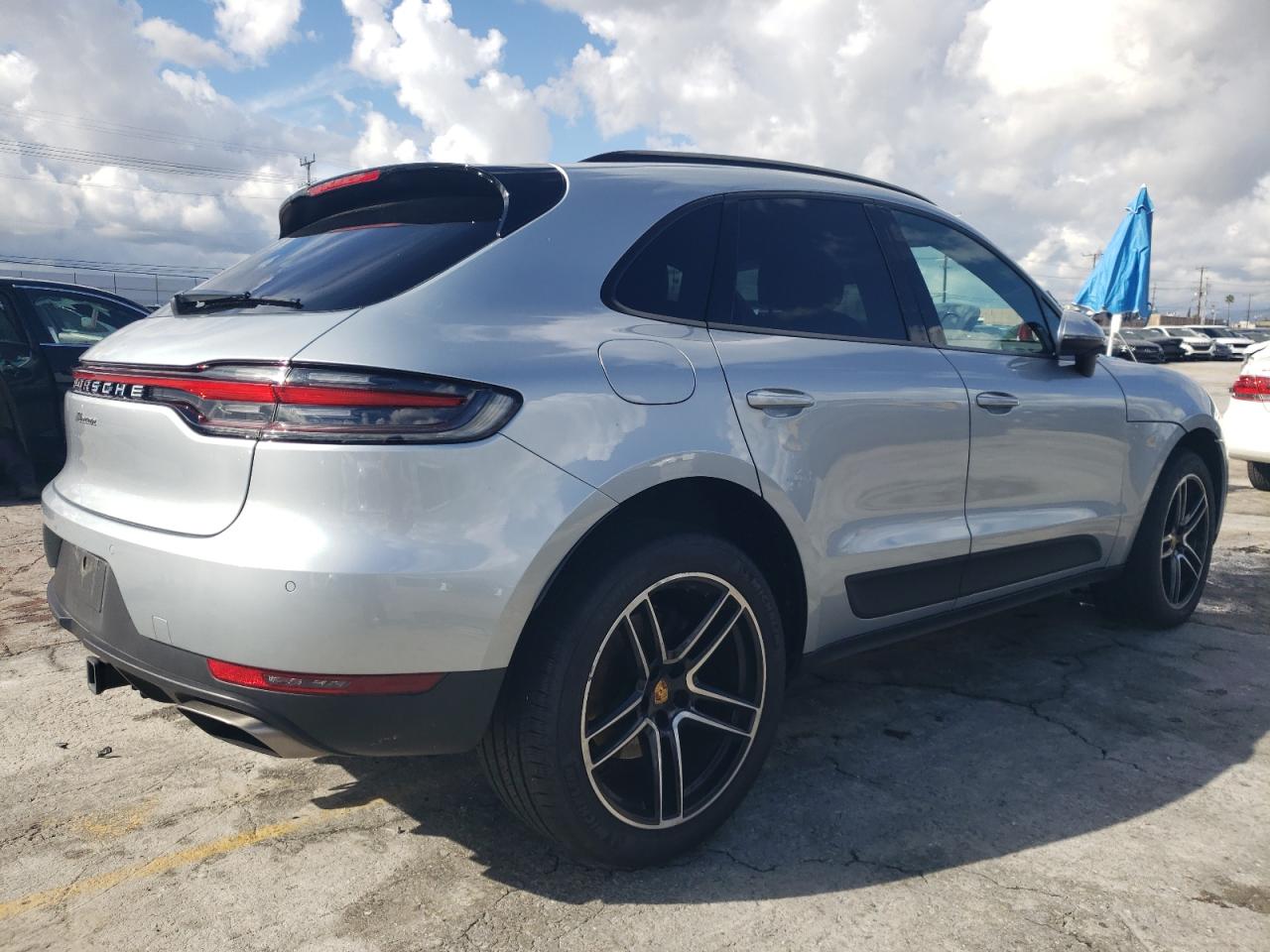 2020 Porsche Macan VIN WP1AA2A54LLB06332 photo 3