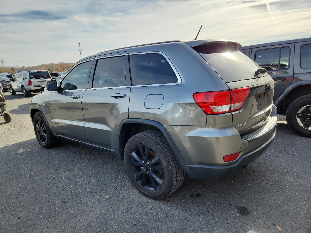 2013 Jeep Grand cher VIN 1C4RJFAT1DC614978 photo 2