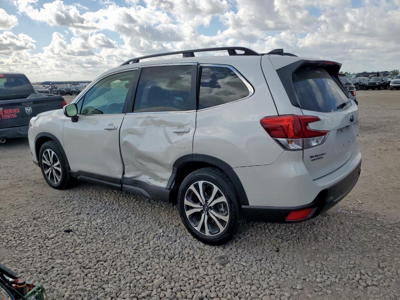 2024 Subaru Forester VIN JF2SKALC2RH456550 photo 2