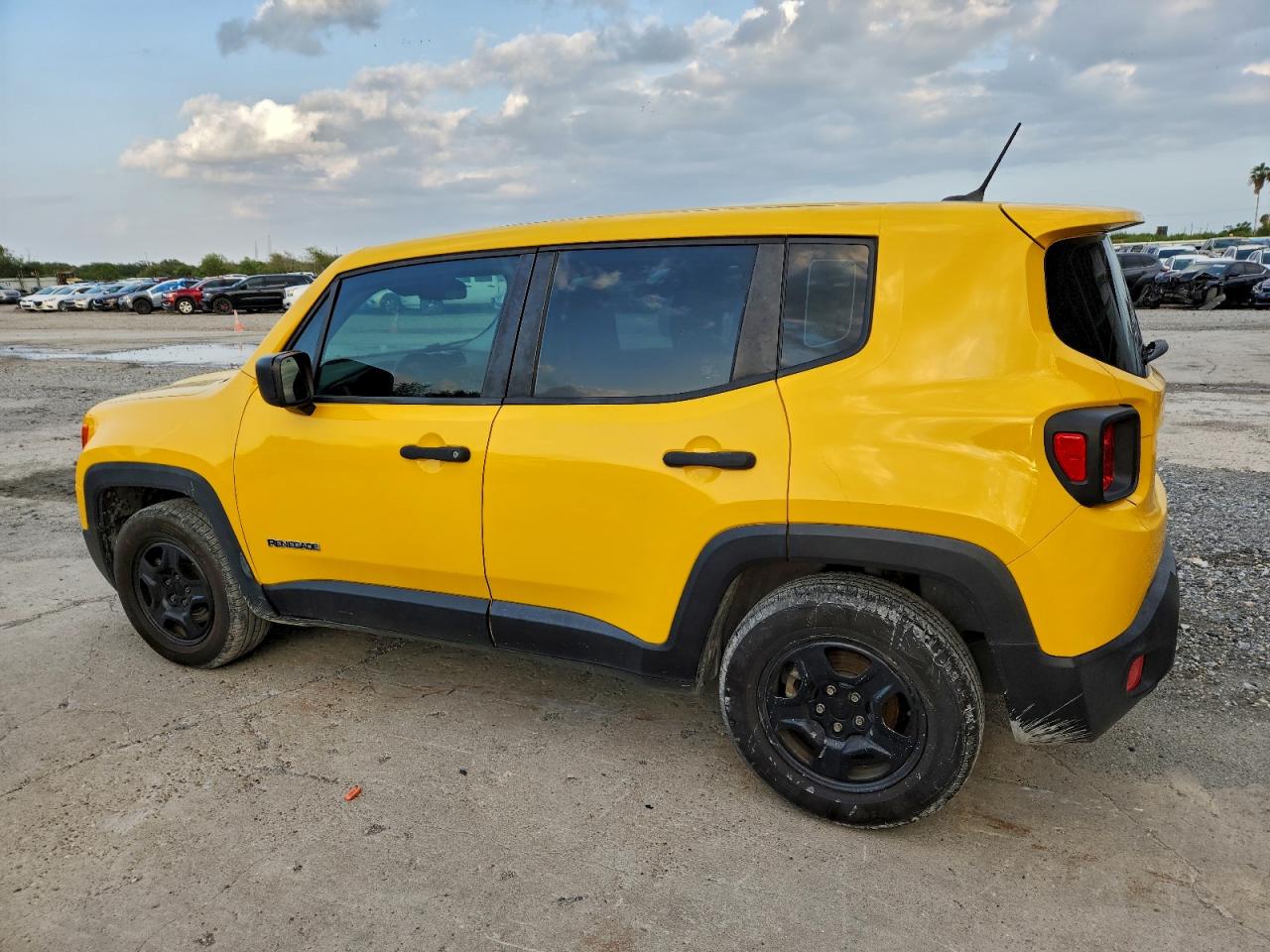 2015 Jeep Renegade VIN ZACCJAAT0FPB64545 photo 2