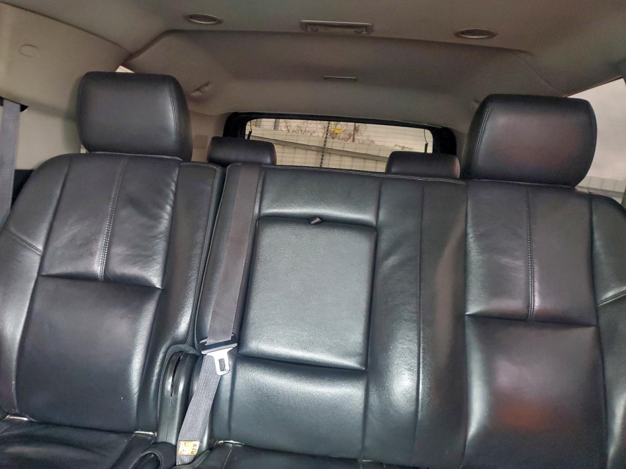 2014 Chevrolet Suburban VIN 1GNSKJE76ER210739 photo 10