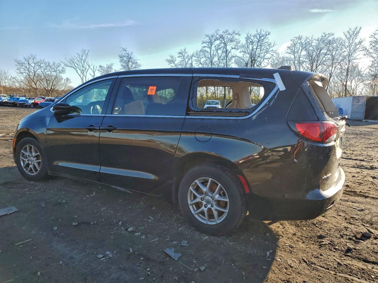 2024 Chrysler Minivan VIN 2C4RC1CGXRR128004 photo 2