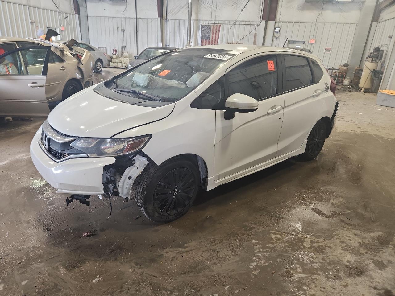 2019 Honda Fit VIN 3HGGK5H66KM723173 photo 1