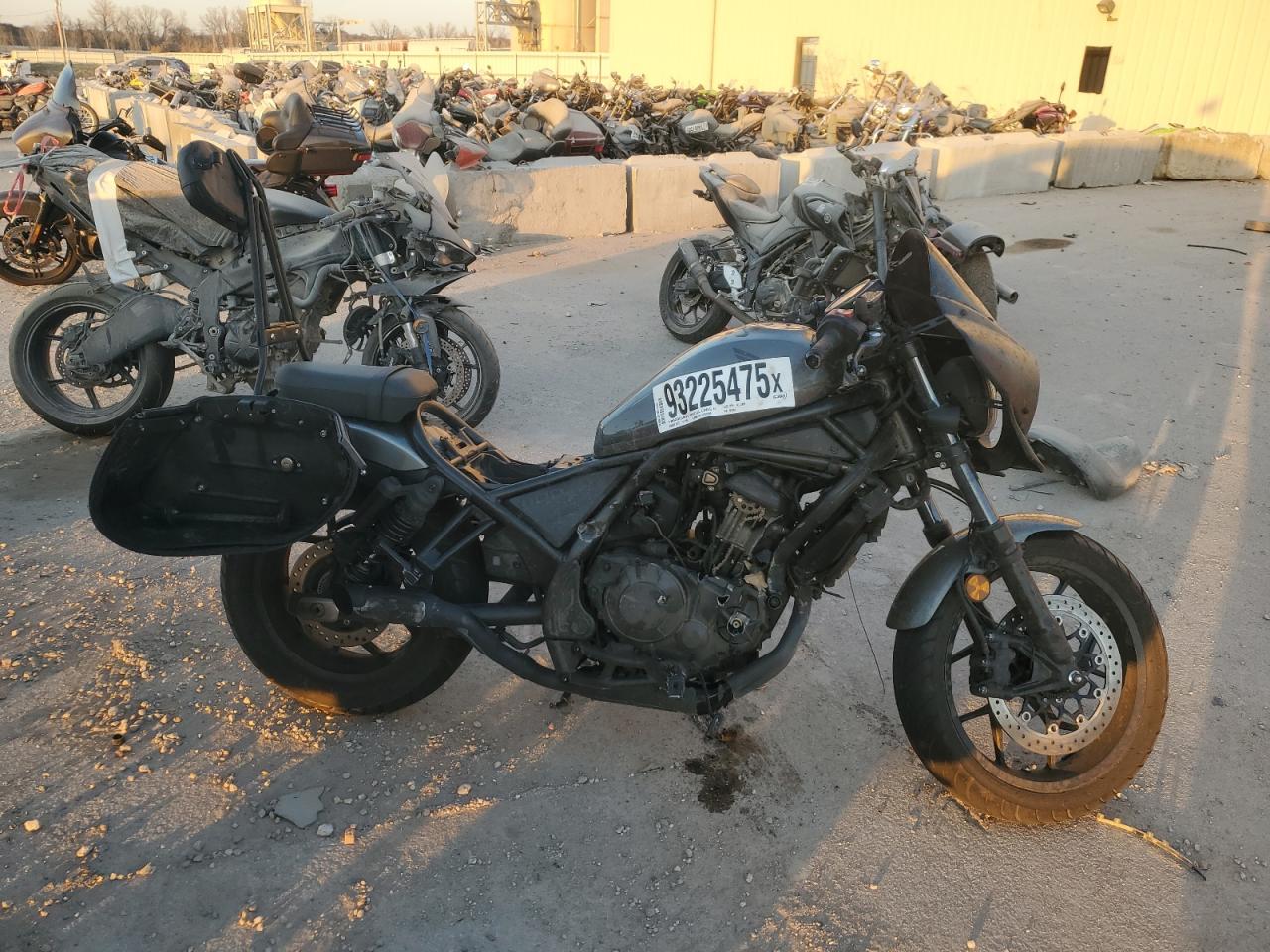 2024 Honda Cm cycle VIN JH2SC830XRK301104 photo 1