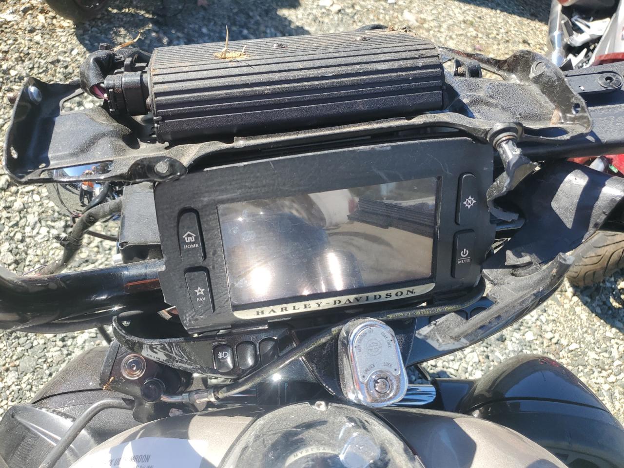 2018 Harley-Davidson Fl VIN 1HD1KED16JB664404 photo 7