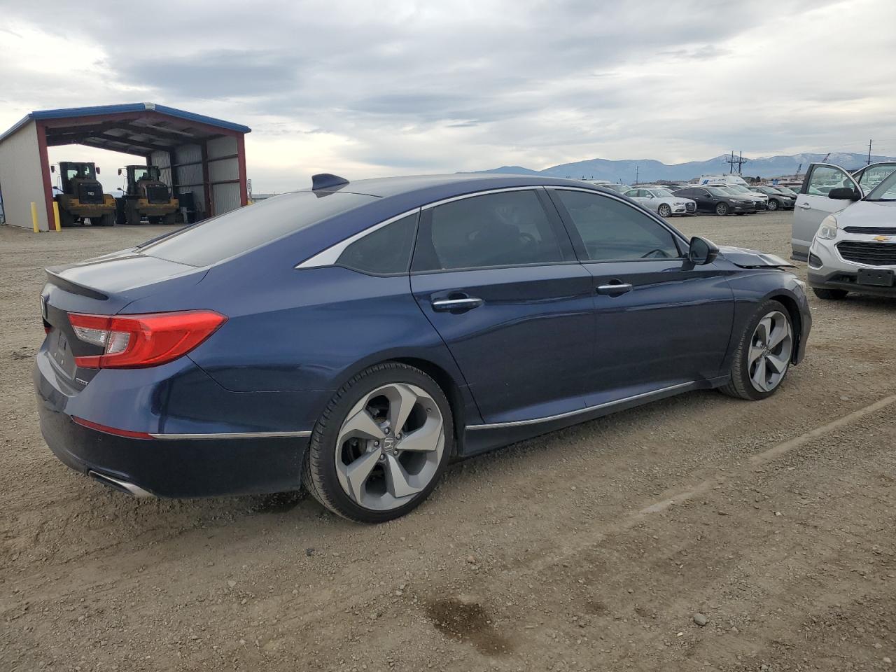 2018 Honda Accord VIN 1HGCV1F95JA146384 photo 3