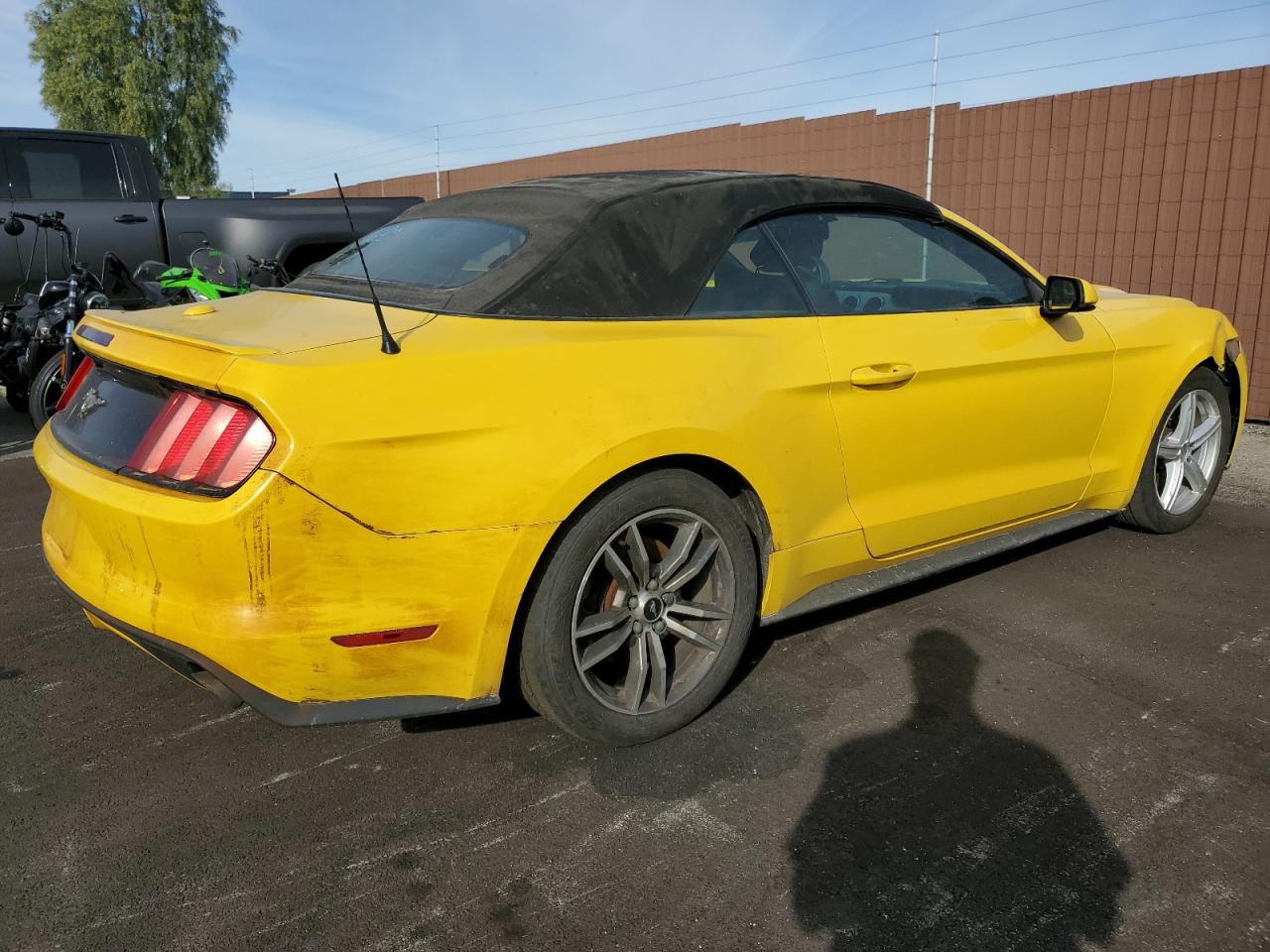 2015 Ford All models VIN 1FATP8UH3F5392903 photo 3