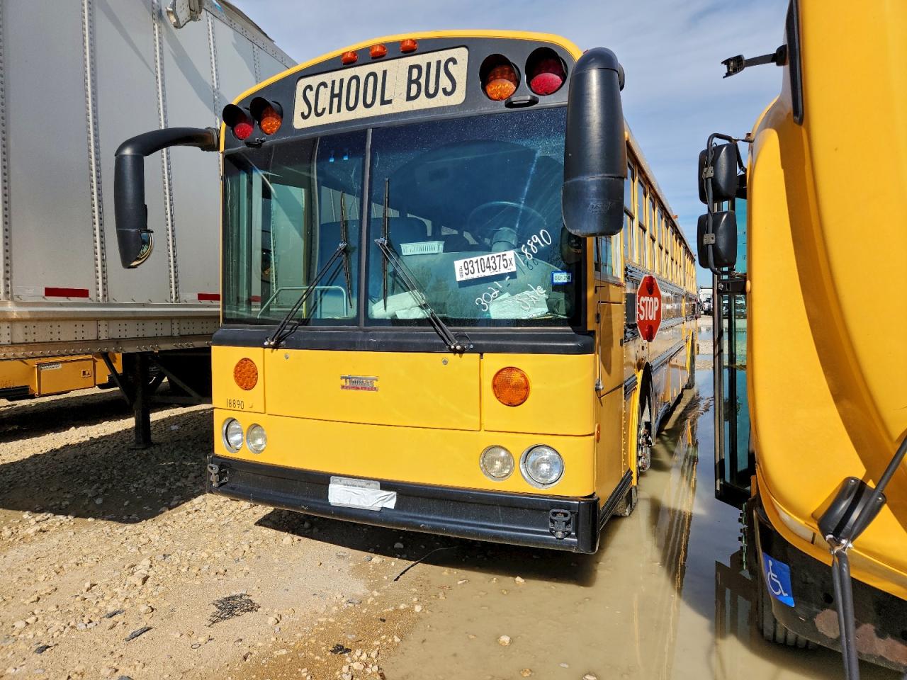 2011 THOMAS All other VIN 1T7YU4E27B1135713 photo 2