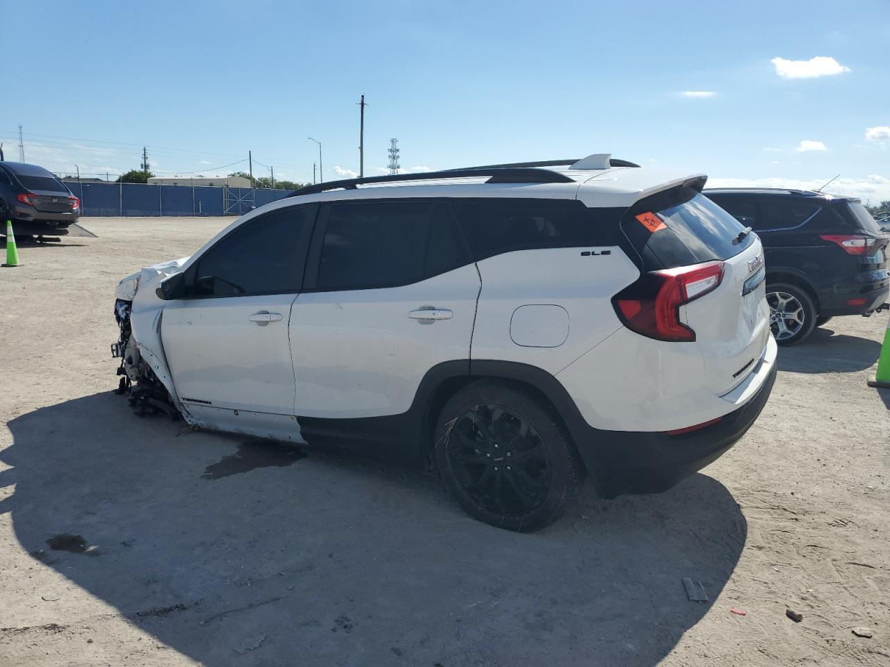 2022 GMC Terrain VIN 3GKALMEV0NL252451 photo 2