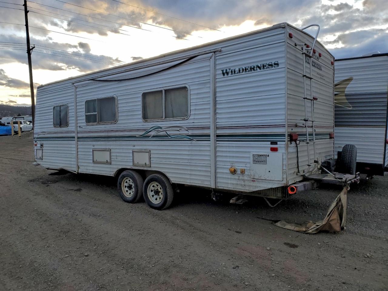 2000 FLEETWOOD Trailers VIN 1ED1H2629Y2397358 photo 3