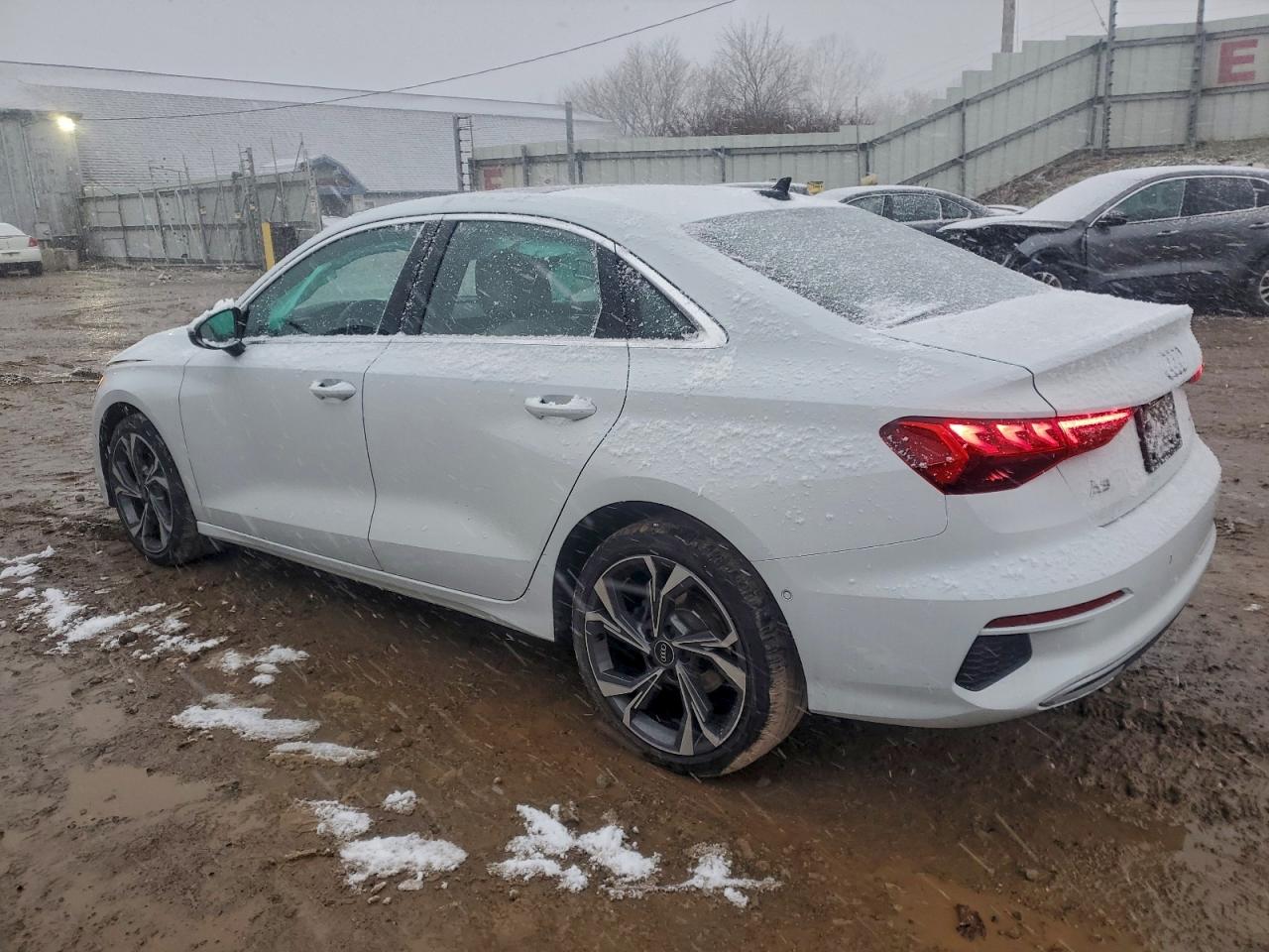 2022 Audi A3 VIN WAUHUDGY8NA055711 photo 2