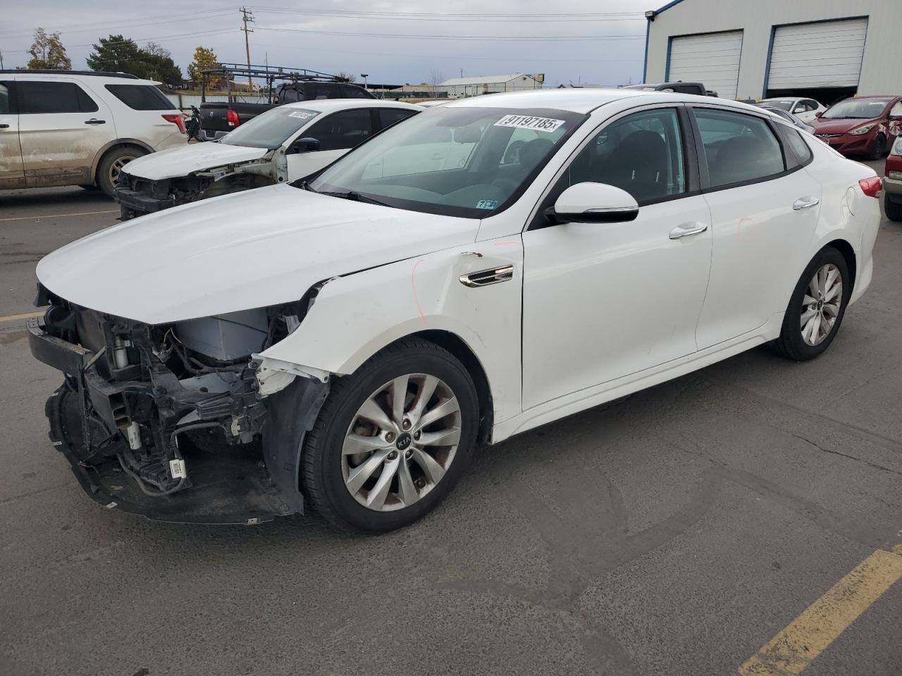 2017 Kia Optima VIN 5XXGT4L30HG172977 photo 1
