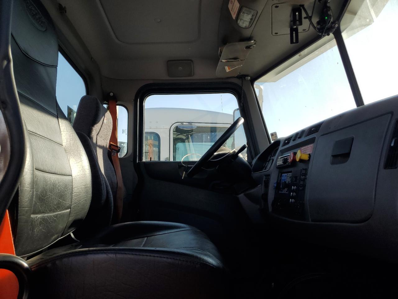2017 PETERBILT All models VIN 1NP3A28X6HD421516 photo 5