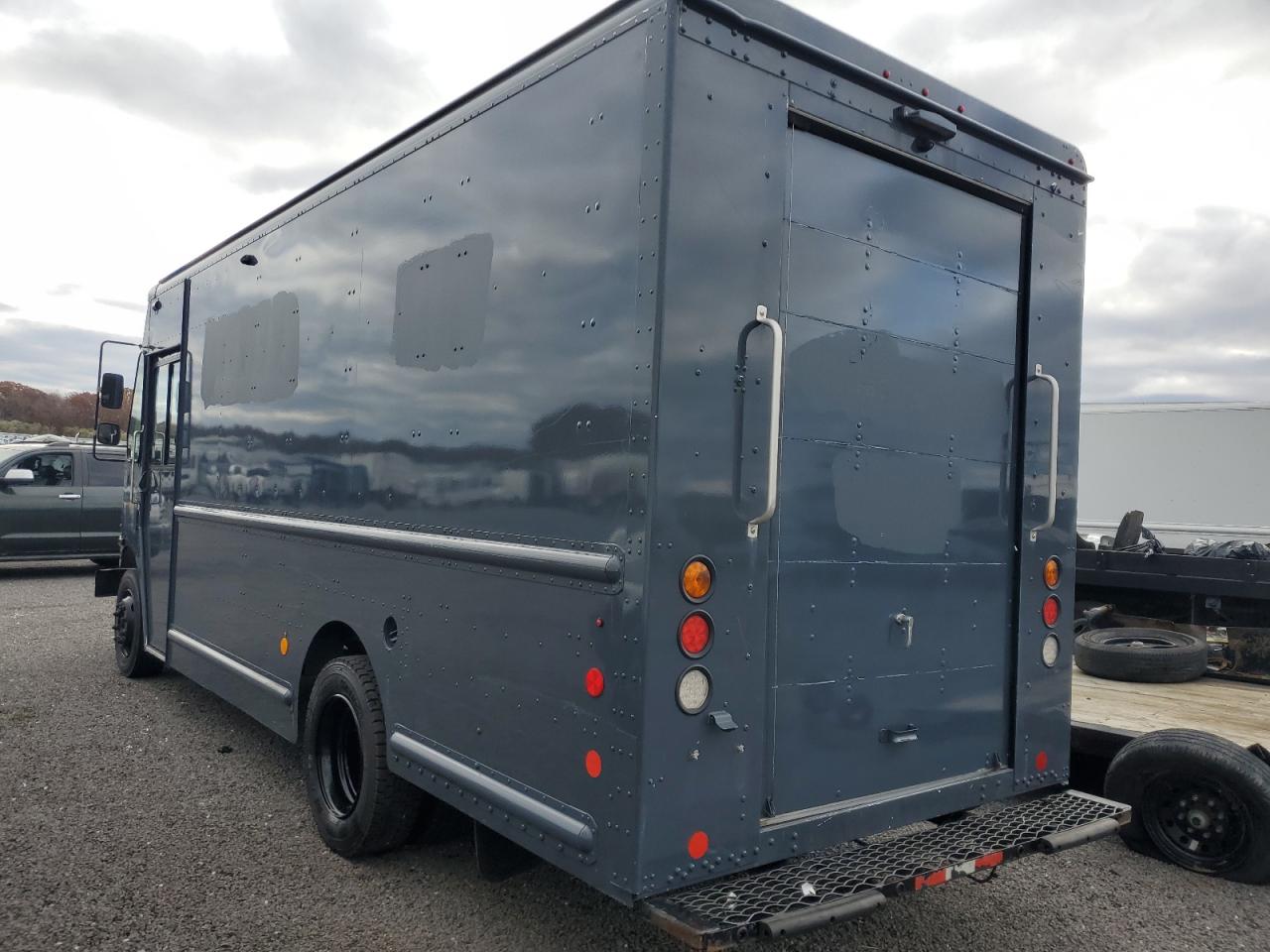 2021 FREIGHTLINER All other VIN 4UZAC2GA9MCMM9554 photo 2