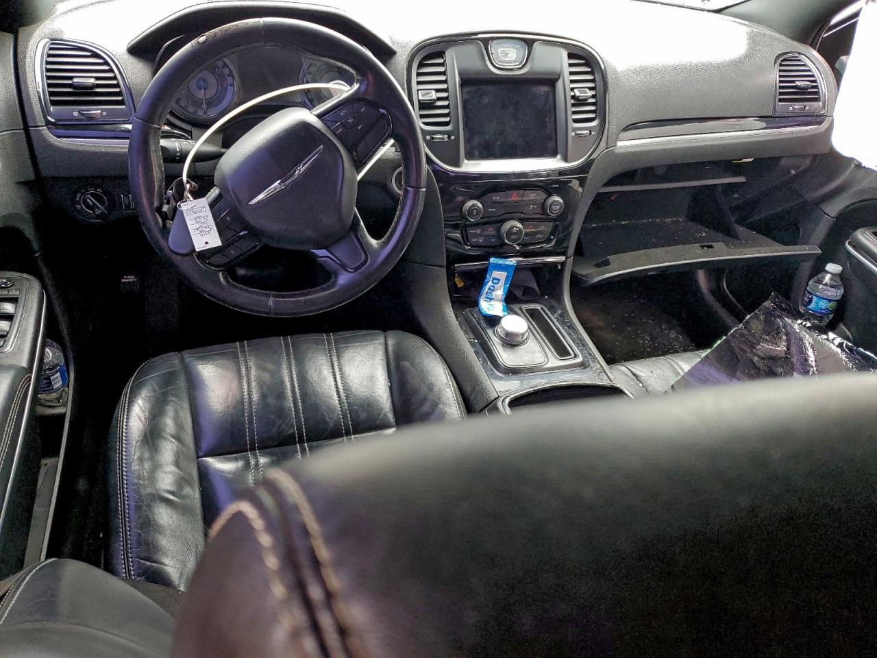2019 Chrysler 300 VIN 2C3CCABGXKH555464 photo 8