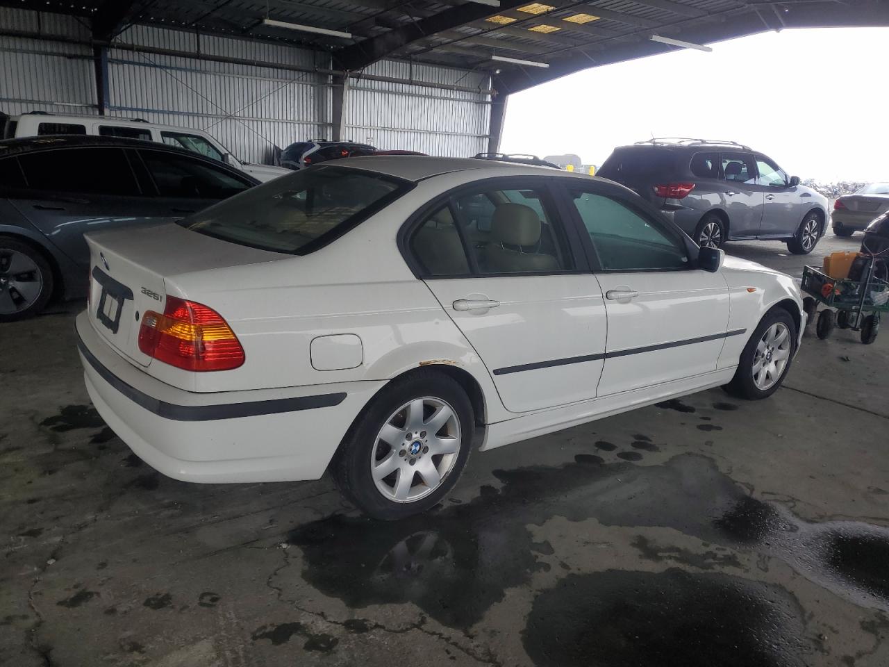 2004 BMW 3 series VIN WBAAZ334X4KP88884 photo 3