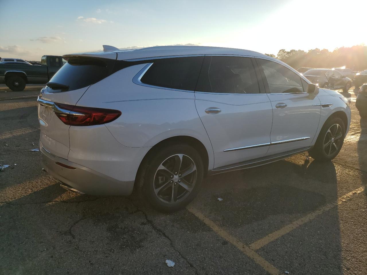 2020 Buick Enclave VIN 5GAERBKW3LJ320017 photo 3