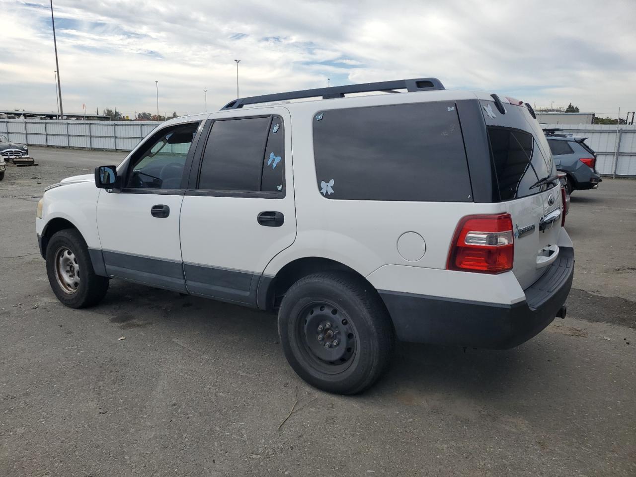2013 Ford Expedition VIN 1FMJU1G52DEF60123 photo 2