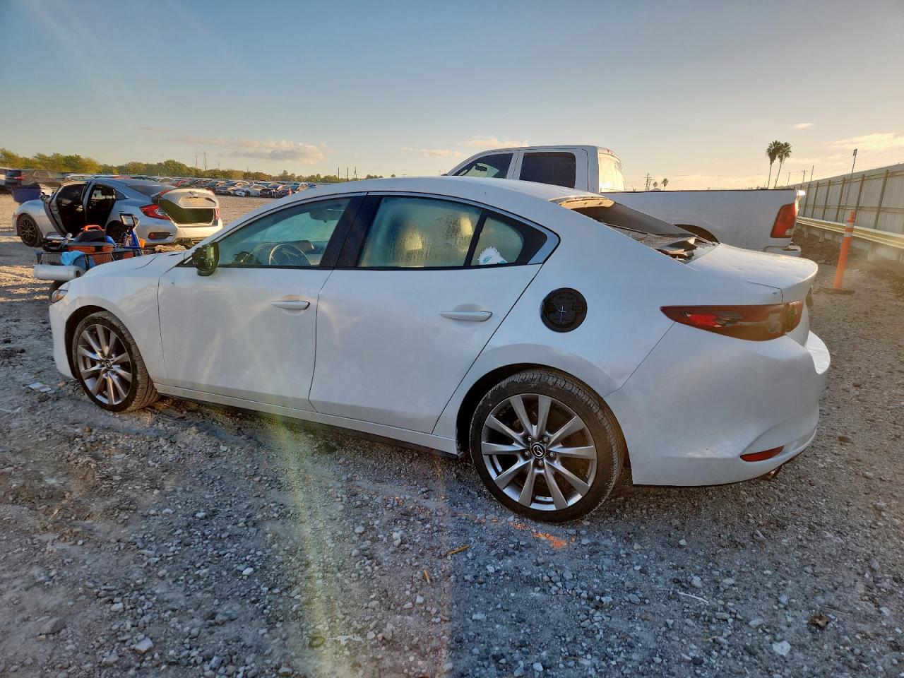 2021 Mazda 3 VIN JM1BPABL0M1330707 photo 2
