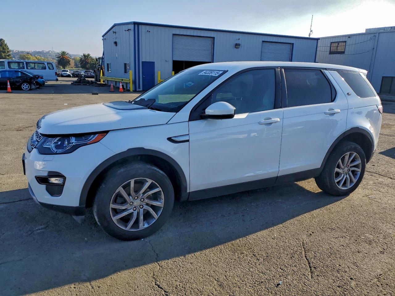 2016 Land Discovery VIN SALCR2BG0GH549601 photo 1