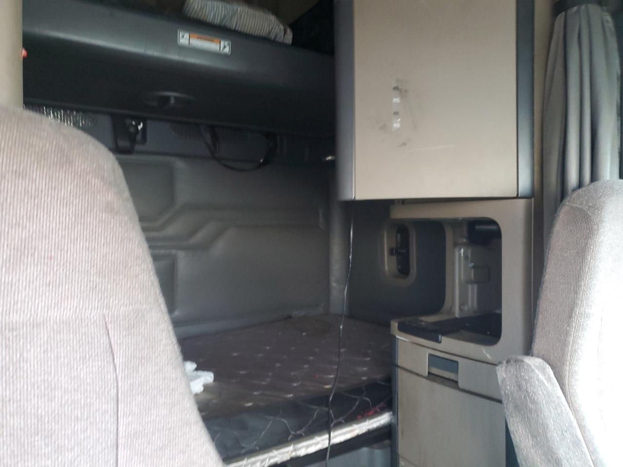 2018 FREIGHTLINER All other VIN 3AKJGLDR2JSJS4472 photo 6