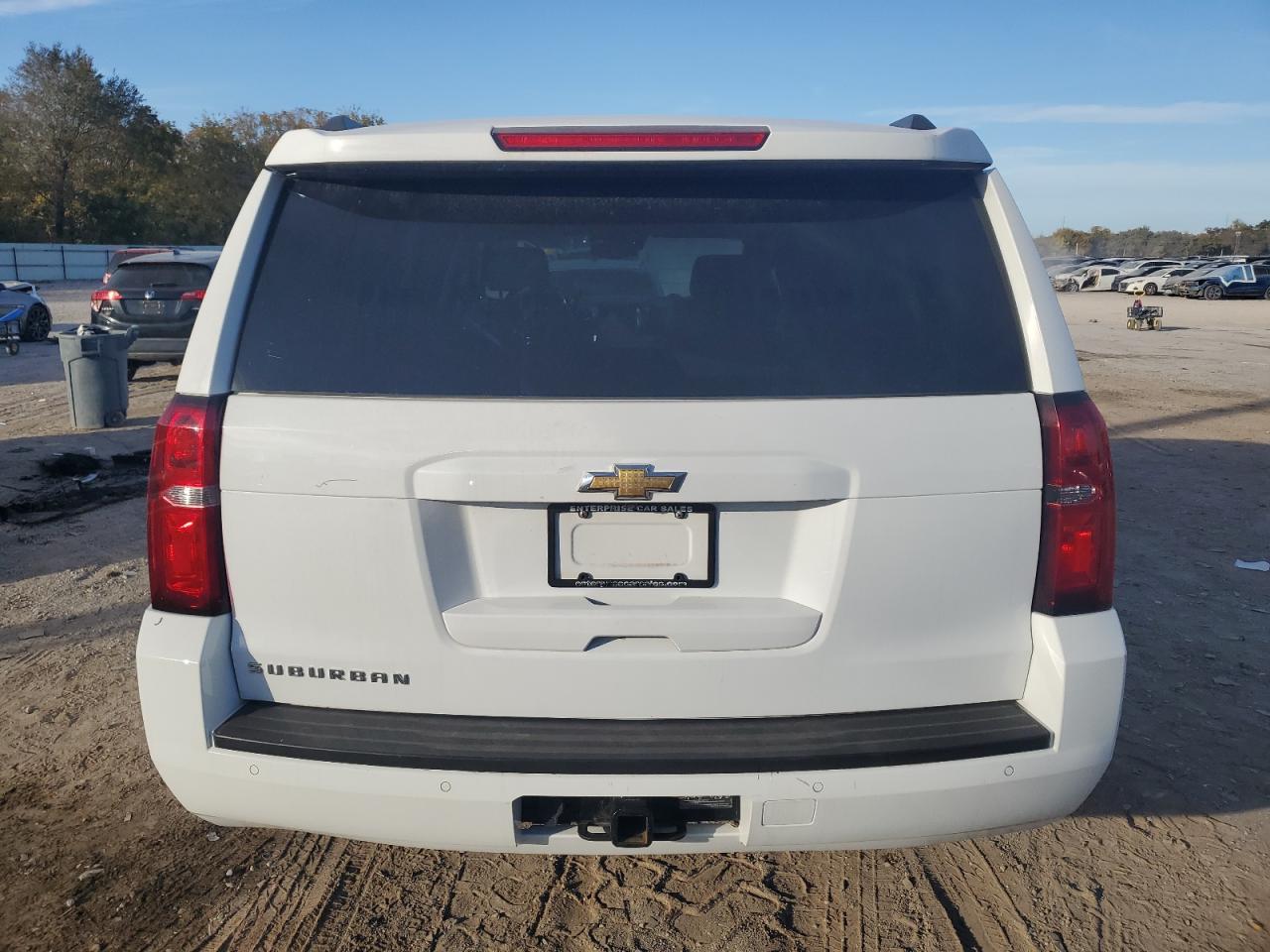 2017 Chevrolet Suburban VIN 1GNSCHKC9HR135854 photo 6