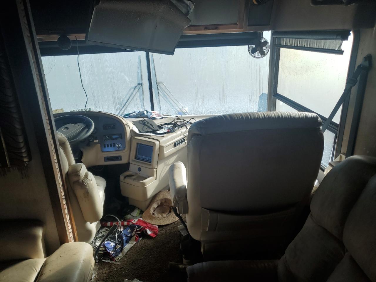 2001 NATIONAL All models VIN 4UZAAHAK51CH92760 photo 5