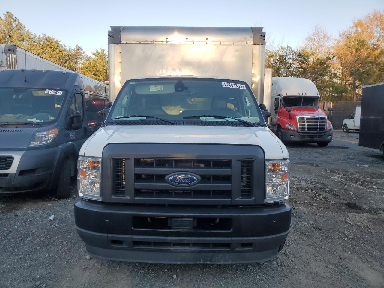 2024 Ford Econoline VIN 1FDWE3FN1RDD13950 photo 5