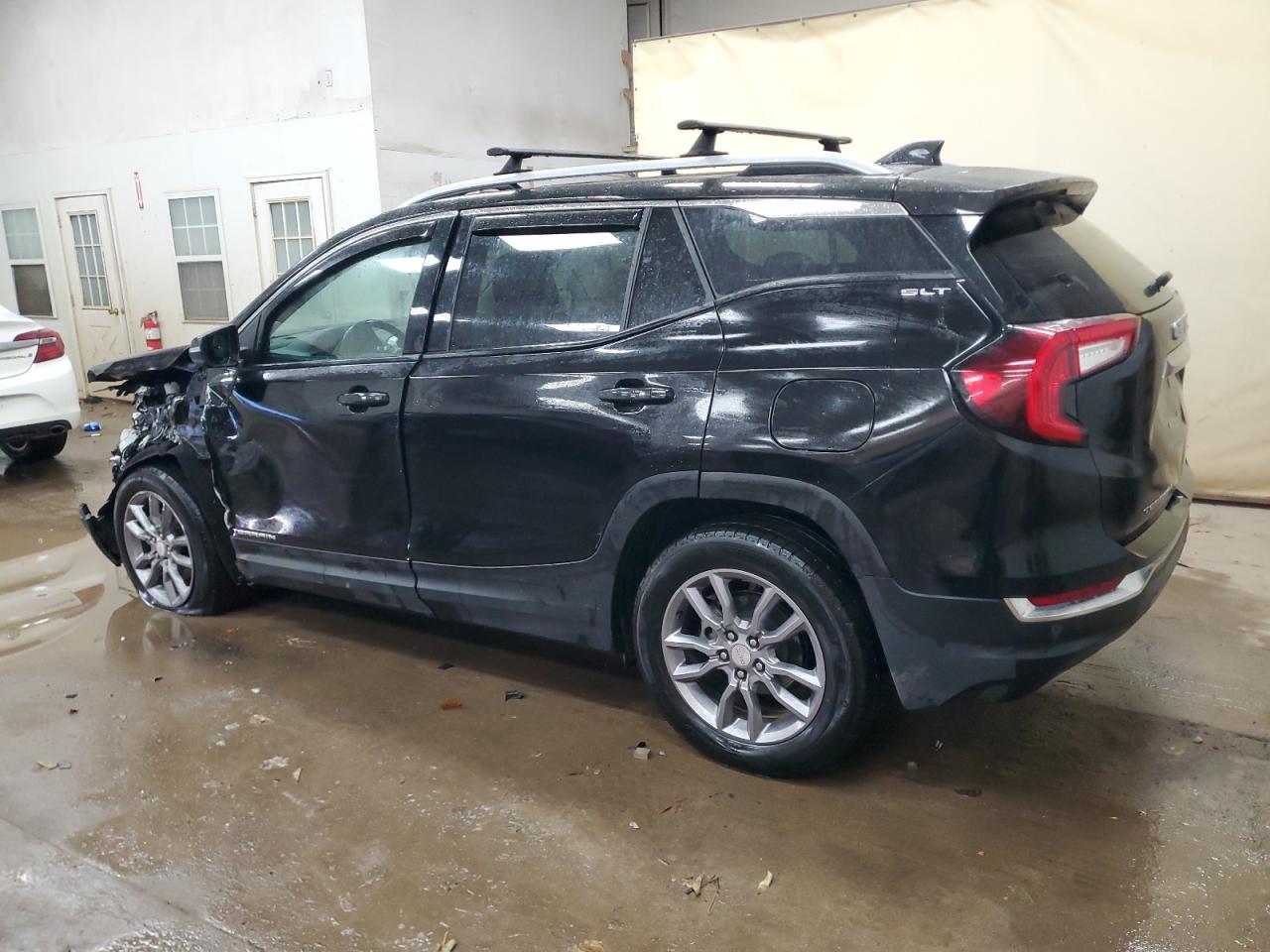 2022 GMC Terrain VIN 3GKALVEV1NL141297 photo 2