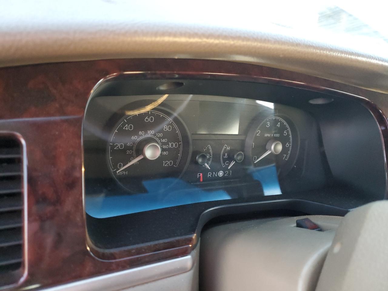 2010 Lincoln Towncar VIN 2LNBL8CV6AX623823 photo 9