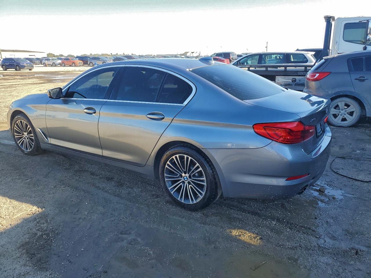 2019 BMW 5 series VIN WBAJA7C55KWW49596 photo 2