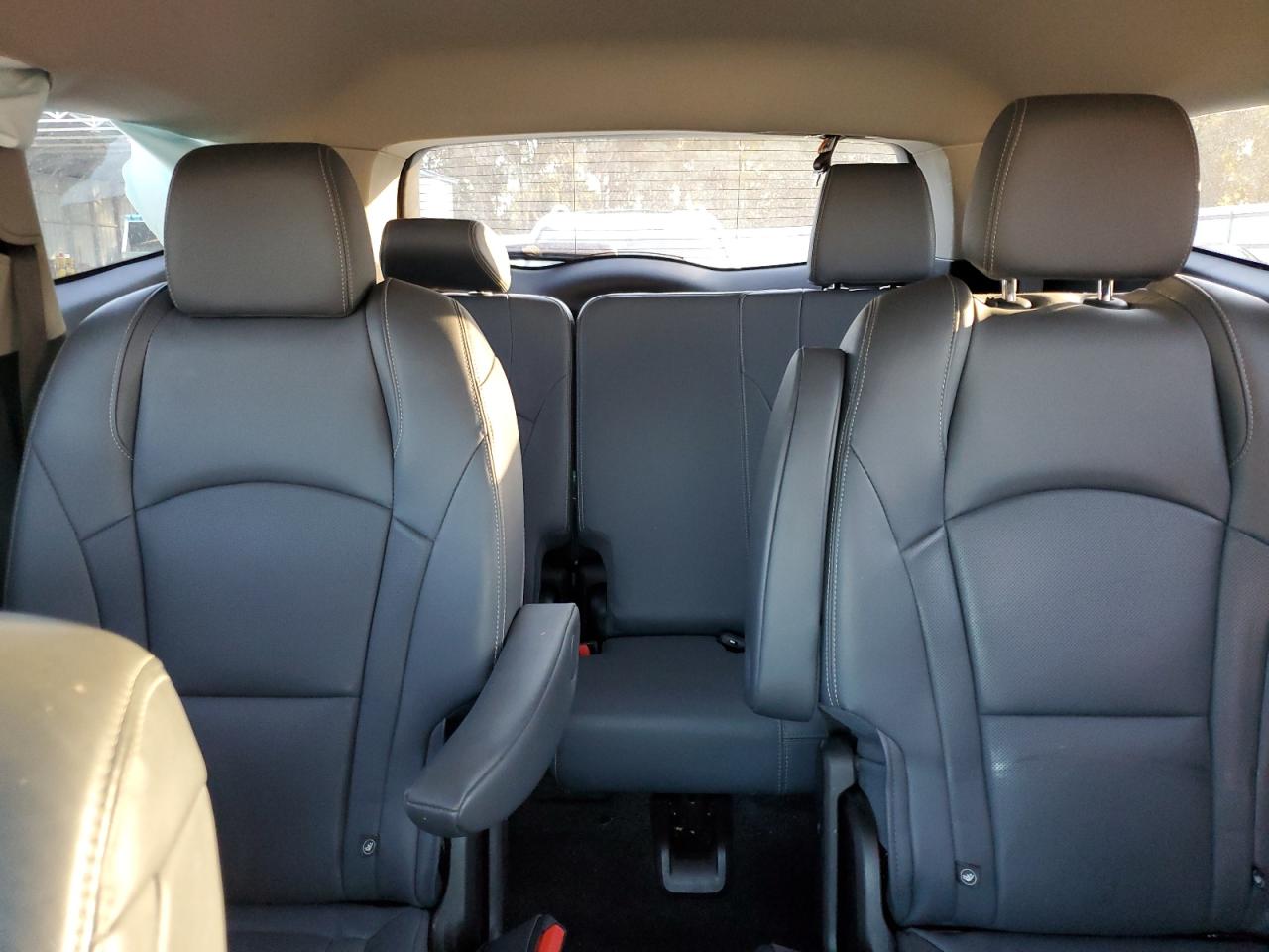 2019 Buick Enclave VIN 5GAERBKWXKJ235206 photo 10