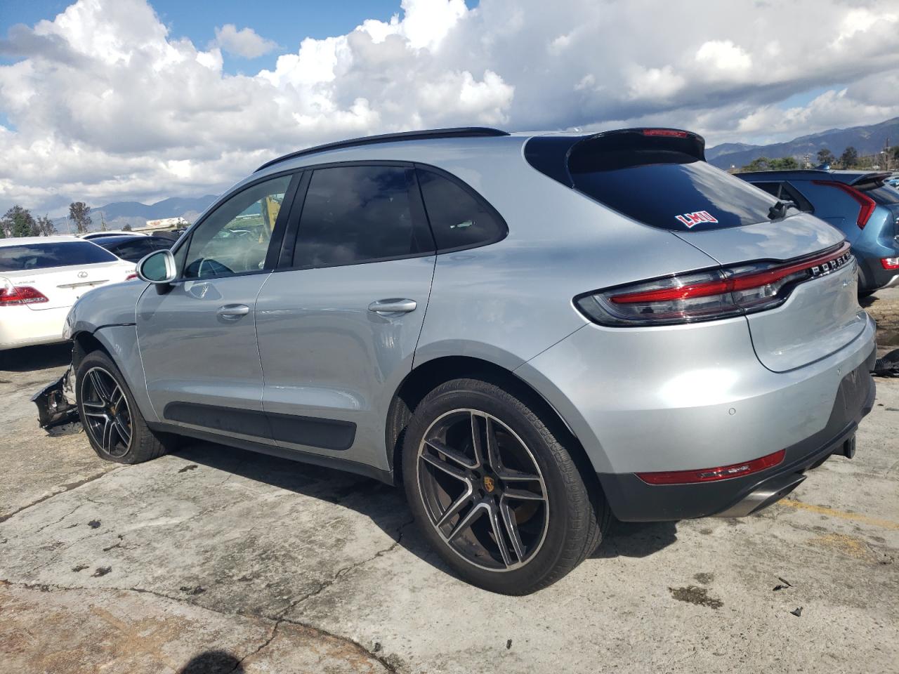 2020 Porsche Macan VIN WP1AA2A54LLB06332 photo 2