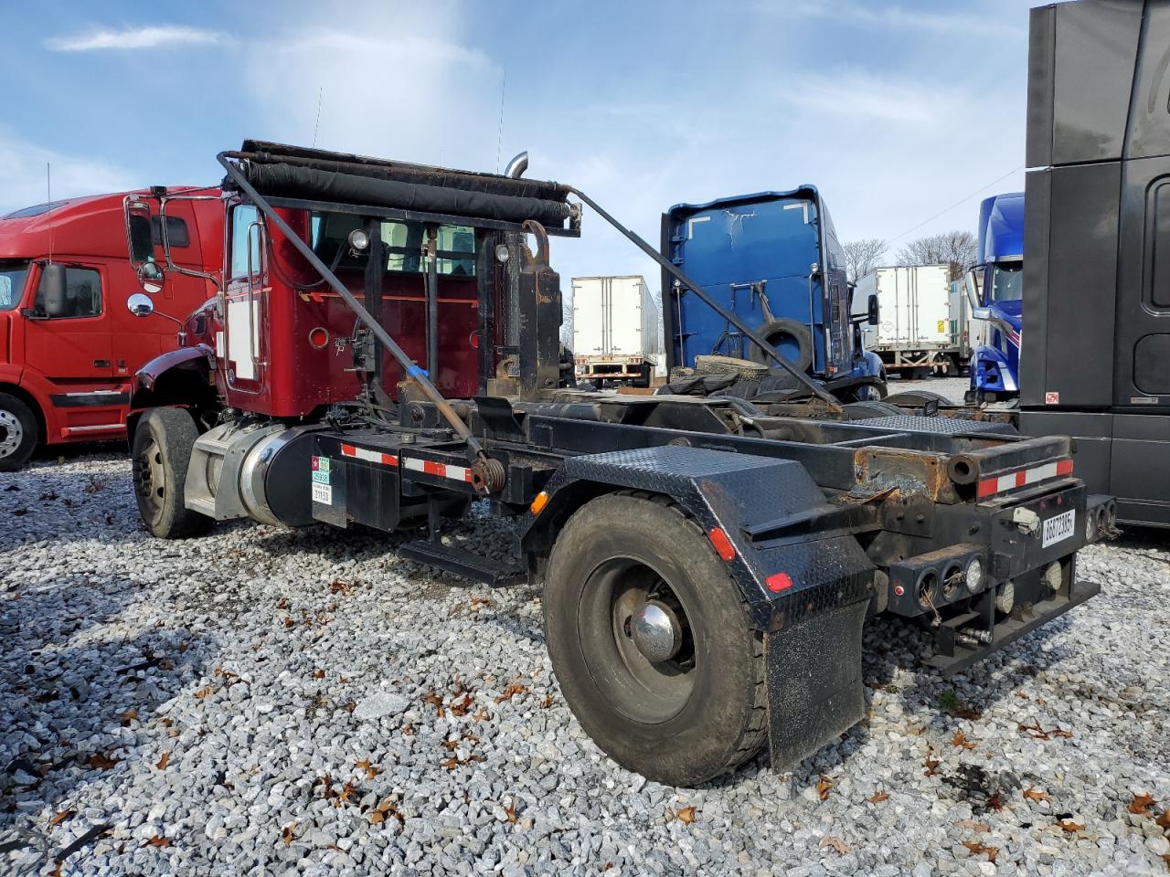 2017 PETERBILT All models VIN 2NP2HJ7X8HM409350 photo 2