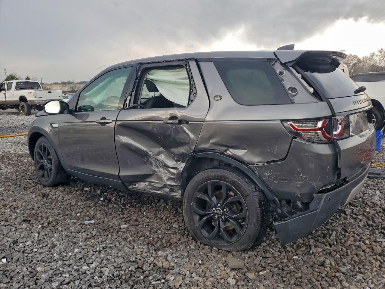 2018 LAND Discovery VIN SALCR2RX8JH758145 photo 2