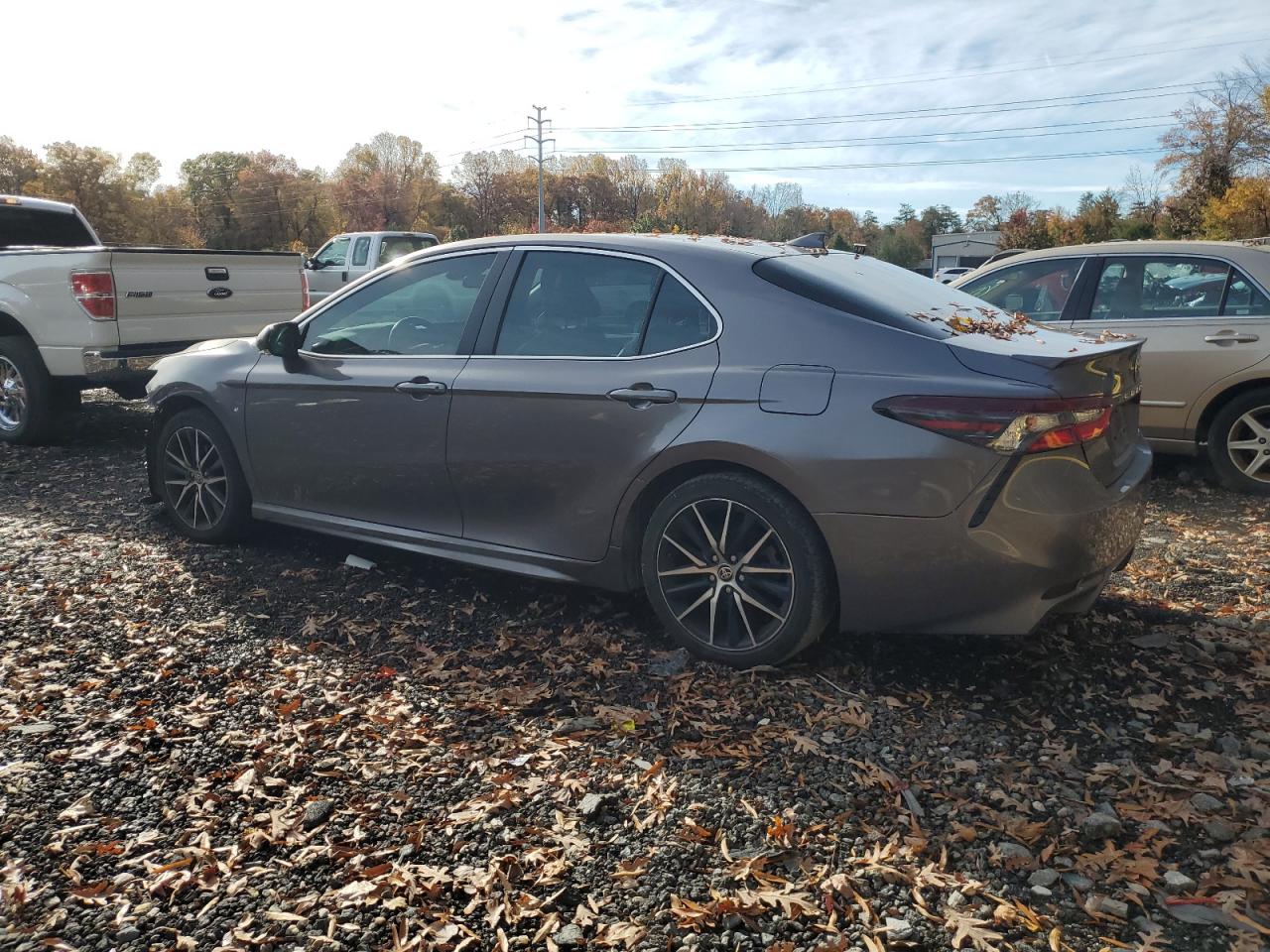 2021 Toyota Camry VIN 4T1G11AKXMU611861 photo 2