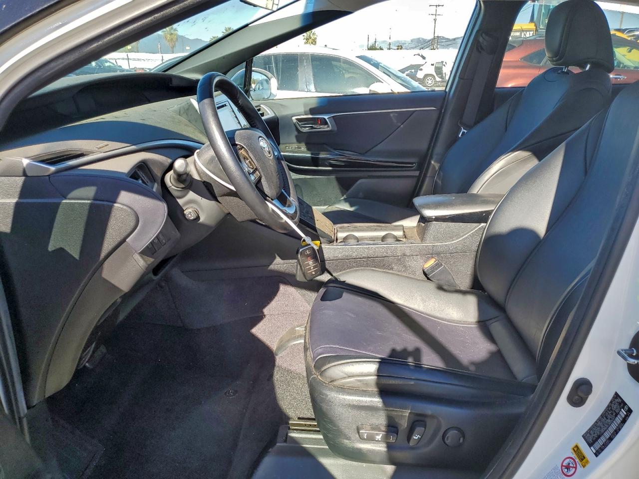 2018 Toyota Mirai VIN JTDBVRBD5JA005043 photo 7
