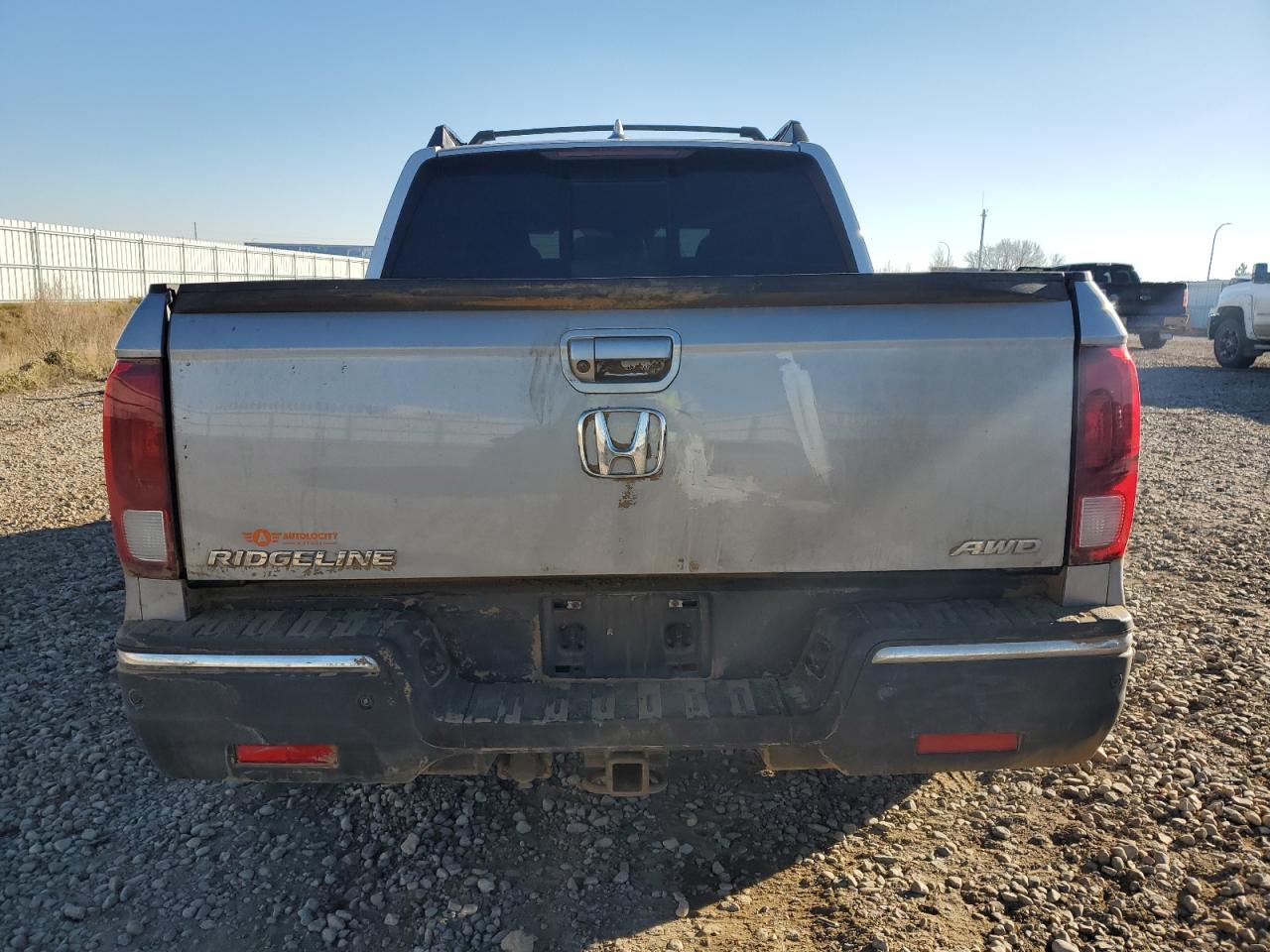 2018 Honda Ridgeline VIN 5FPYK3F72JB017542 photo 6