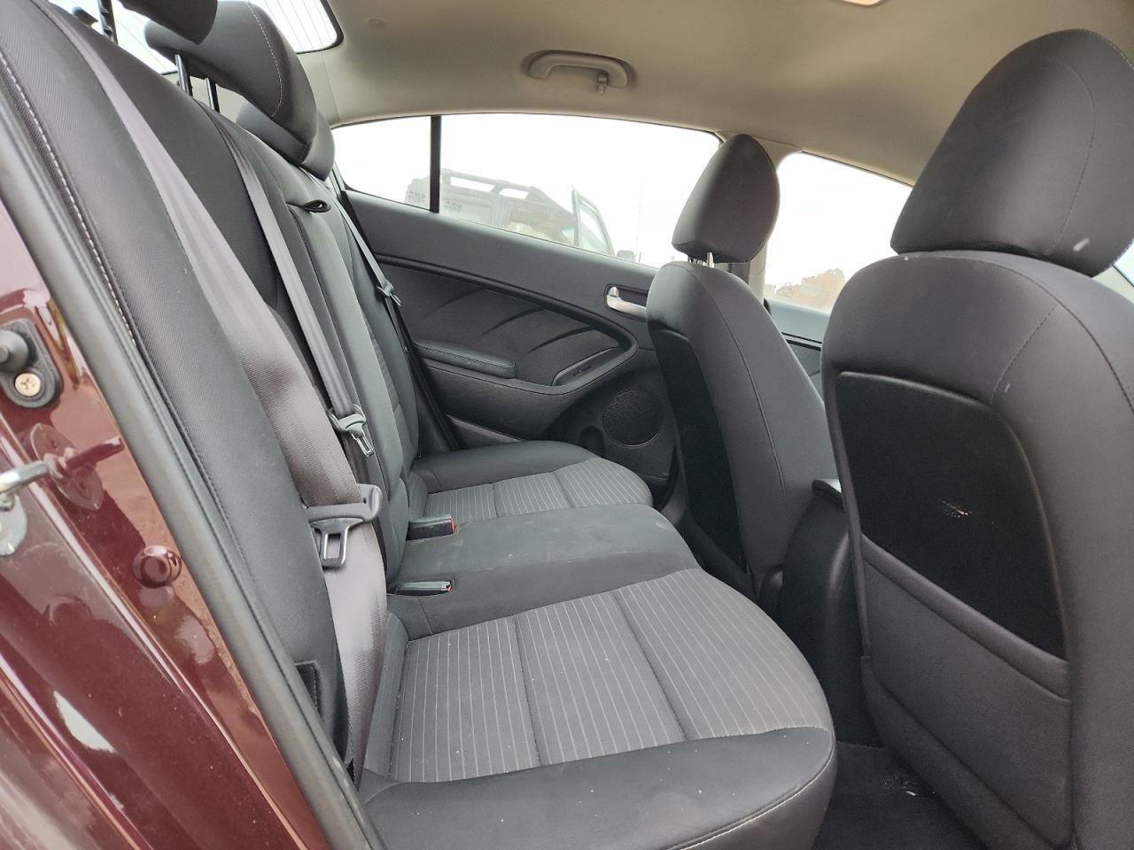 2018 Kia Forte VIN 3KPFL4A76JE198984 photo 10