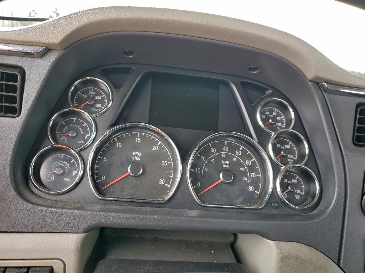 2020 PETERBILT All models VIN 1XPBDP9XXLD711058 photo 8