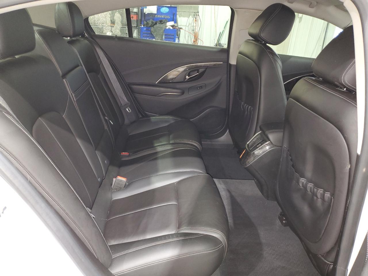 2015 Buick Lacrosse VIN 1G4GB5G34FF302625 photo 10
