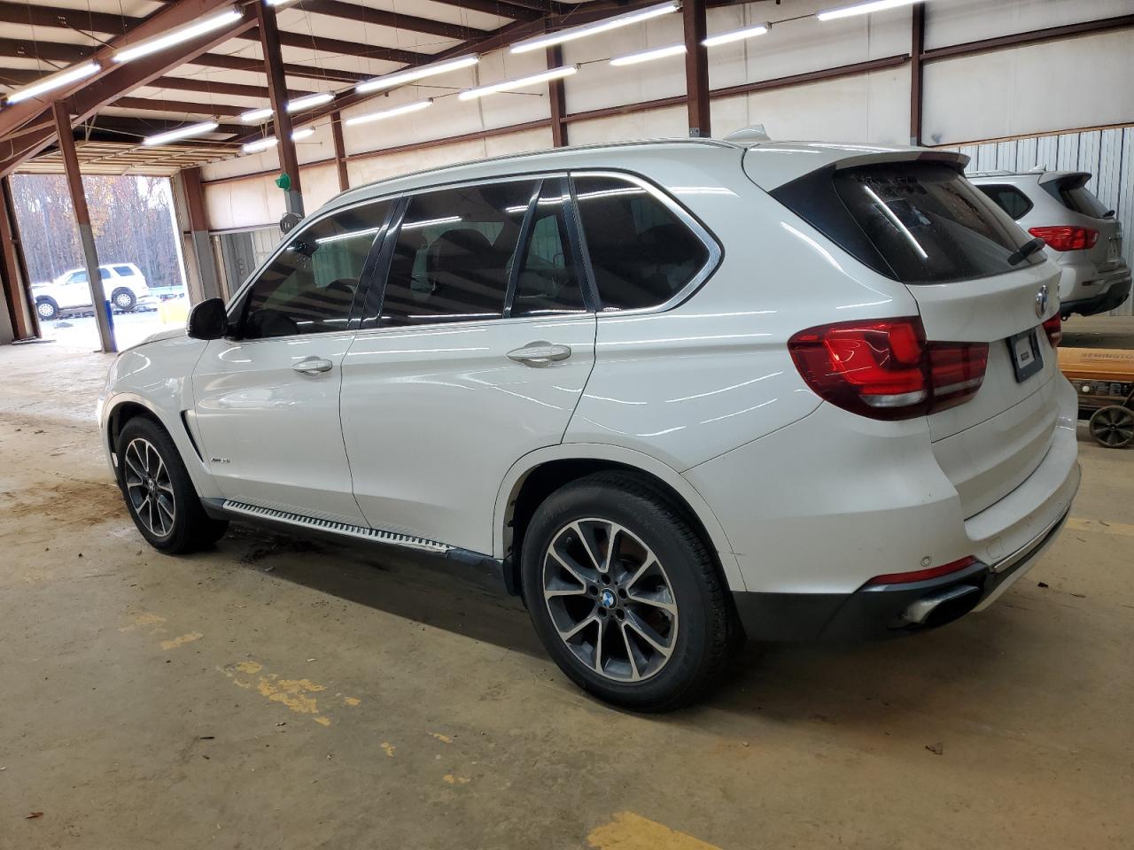 2017 BMW X5 VIN 5UXKR6C32H0J85055 photo 2