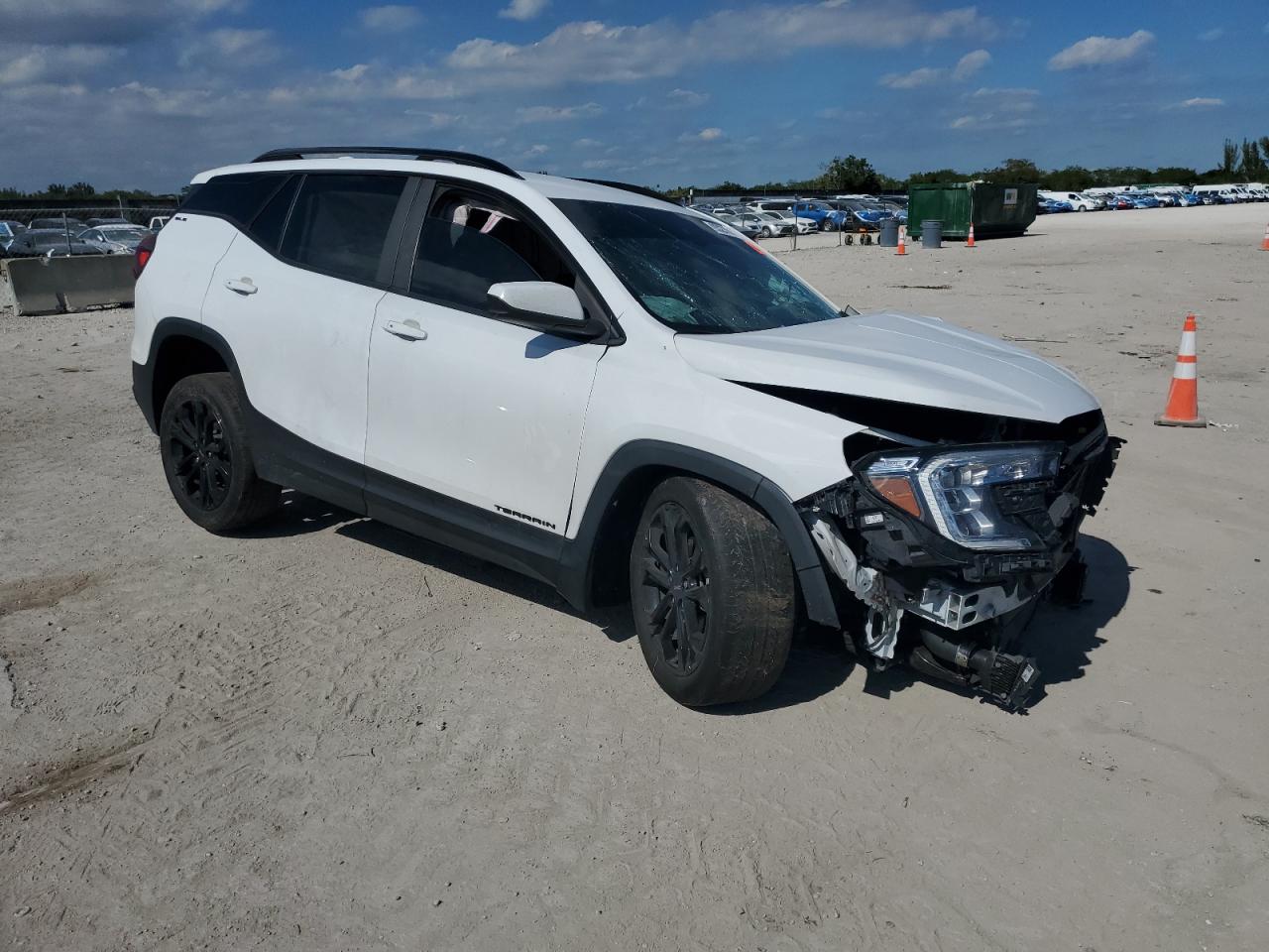2022 GMC Terrain VIN 3GKALMEV0NL252451 photo 4